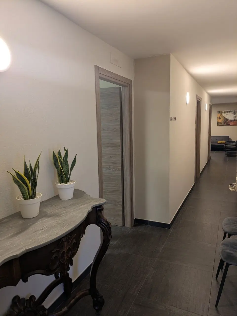 Corridoio e ingresso dello studio di nutrizione in Via Milano 27 a Cagliari